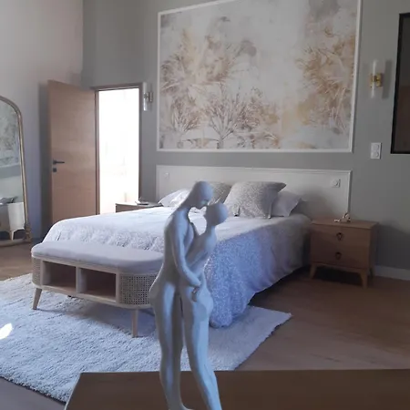 De Charme Au Coeur De L'abbaye De Trizay Holiday home *