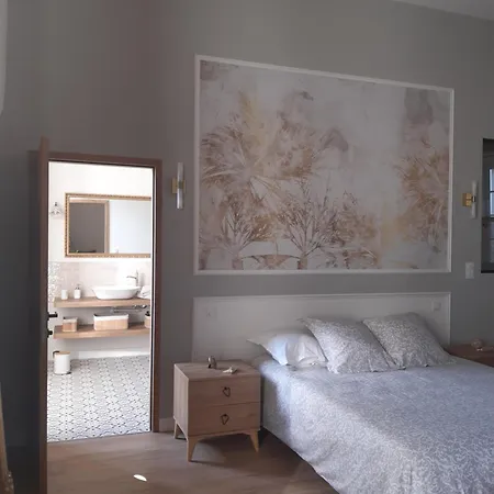 De Charme Au Coeur De L'abbaye De Trizay Holiday home