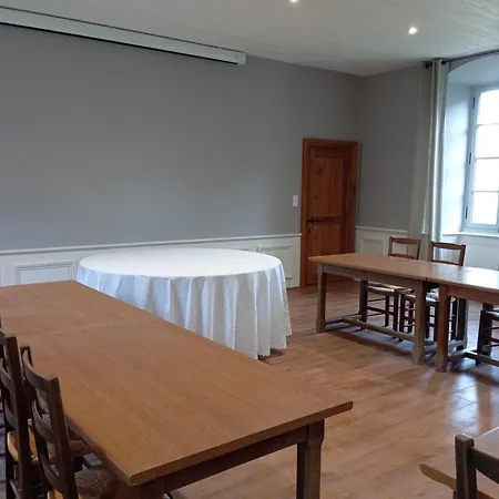 De Charme Au Coeur De L'abbaye De Trizay Holiday home