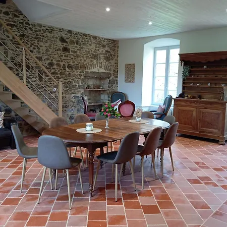 De Charme Au Coeur De L'abbaye De Trizay