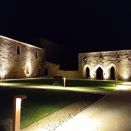 De Charme Au Coeur De L'abbaye De Trizay