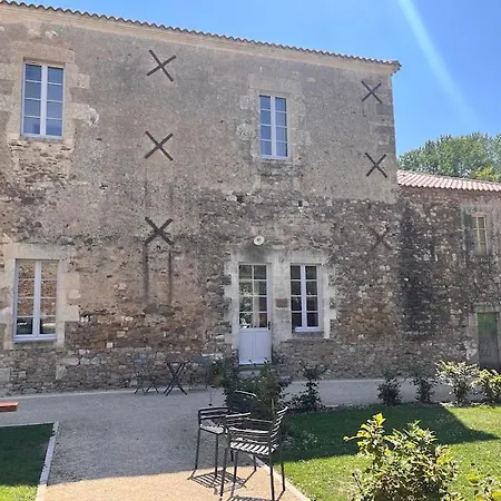 펜션 De Charme Au Coeur De L'abbaye De Trizay *