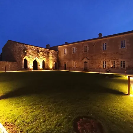 De Charme Au Coeur De L'abbaye De Trizay 펜션 Bournezeau